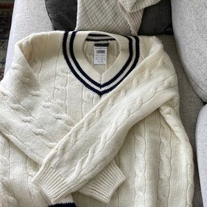 BRANDY MELVILLE NWT SWEATER